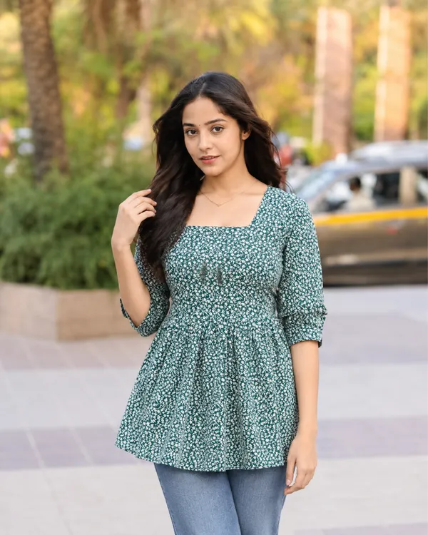 Noire_Ditsy_Peplum_Top