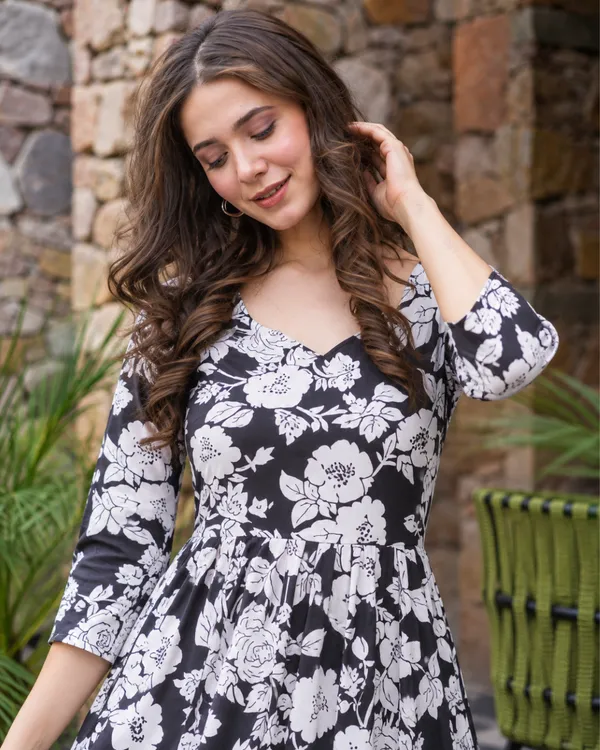 Monochrome_Dahlia_Flared_Dress