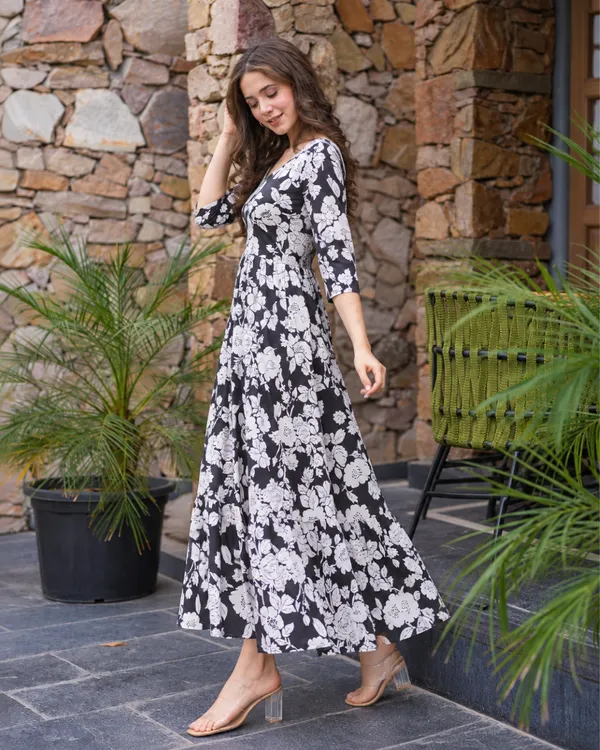 Monochrome_Dahlia_Flared_Dress