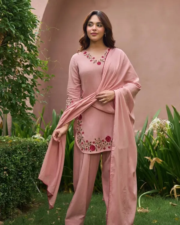 Blush_Pink_Floral_Needlework_Farshi_Salwar_Suit