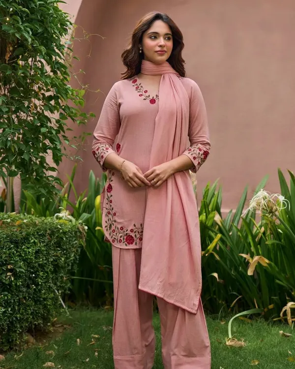 Blush_Pink_Floral_Needlework_Farshi_Salwar_Suit