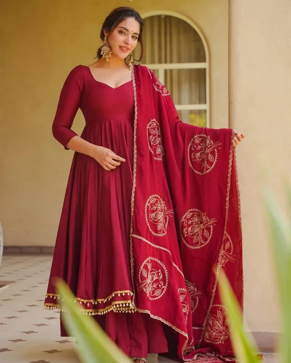 Maroon_Roman_Silk_Flared_Anarkali_Suit_With_Potli_Latkan