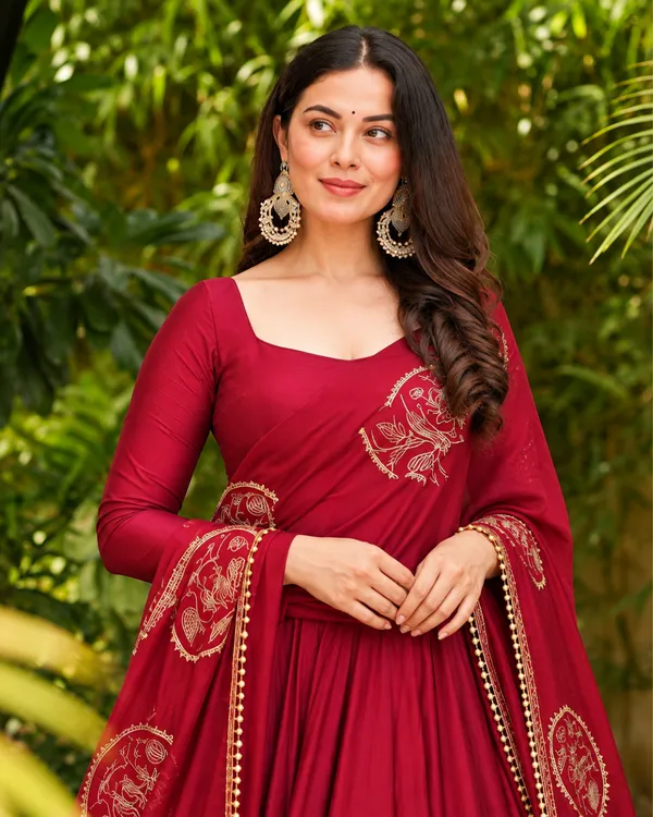 Maroon_Roman_Silk_Flared_Anarkali_Suit_With_Potli_Latkan