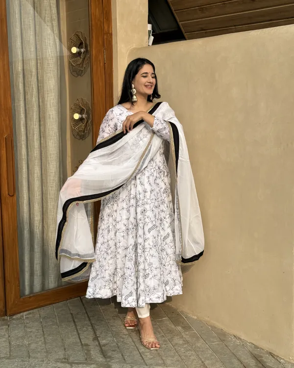Ivory_Floral_Flared_Anarkali_Suit_With_Contrast_Border_Dupatta