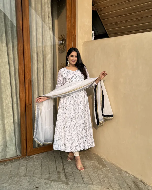Ivory_Floral_Flared_Anarkali_Suit_With_Contrast_Border_Dupatta