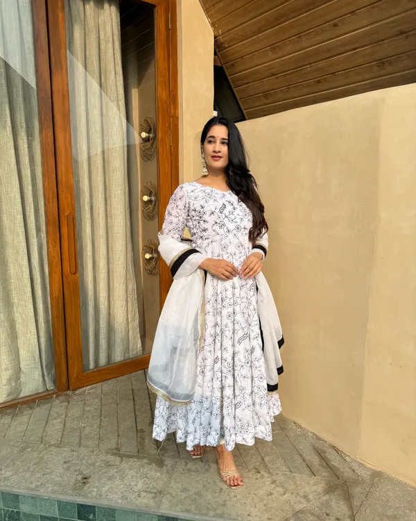 Ivory_Floral_Flared_Anarkali_Suit_With_Contrast_Border_Dupatta