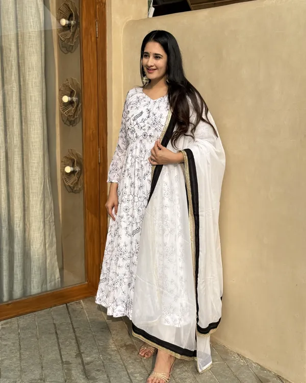 Ivory_Floral_Flared_Anarkali_Suit_With_Contrast_Border_Dupatta