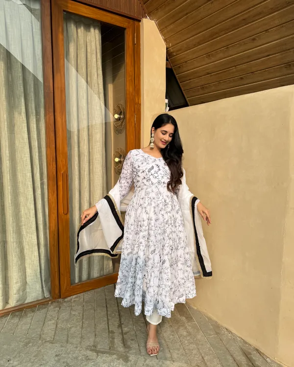 Ivory_Floral_Flared_Anarkali_Suit_With_Contrast_Border_Dupatta