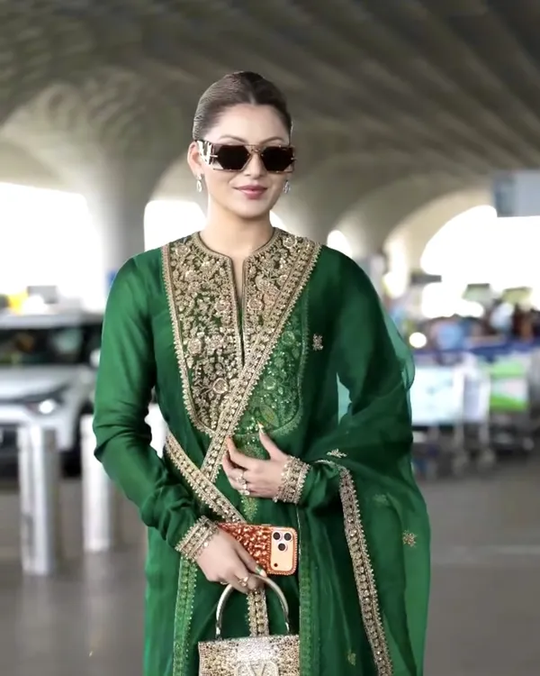 Emerald_Green_Zari_Embroidered_Flared_Silk_Anarkali_Gown_Set