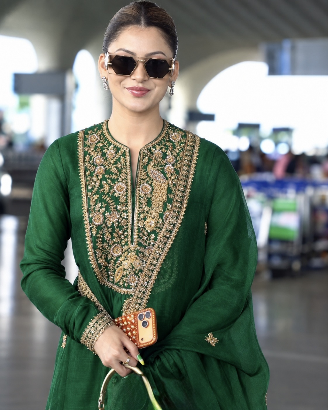 Emerald_Green_Zari_Embroidered_Flared_Silk_Anarkali_Gown_Set