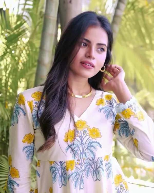 Ivory_Floral_Boota_Muslin_Flared_Anarkali_Palazzo_Set