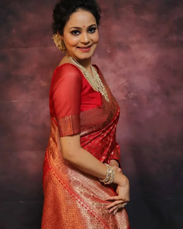 Crimson_Floral_Lichi_Silk_Saree_Default_Title