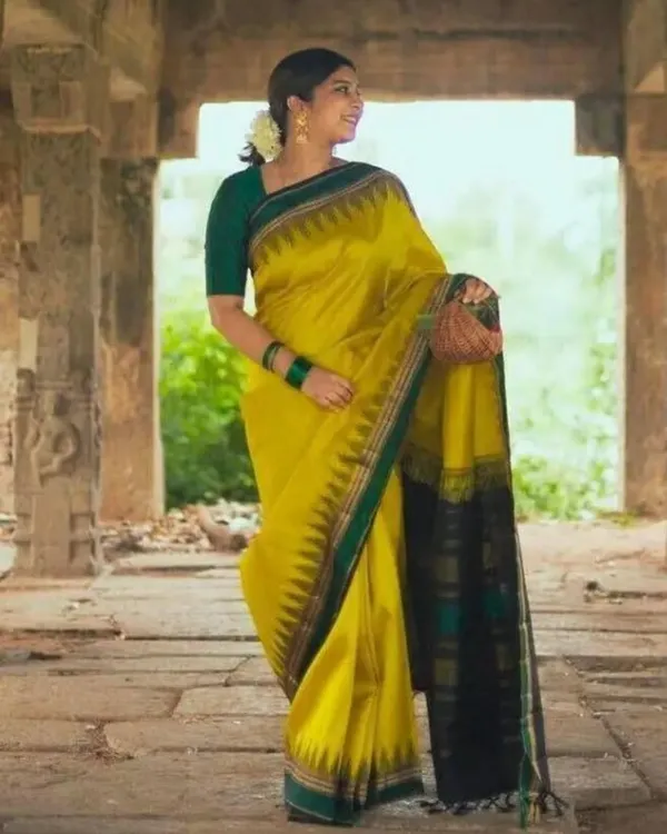 Yellow_Green_Temple_Silk_Saree_Default_Title