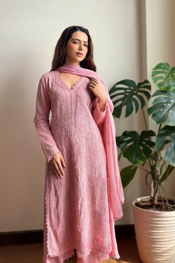 Pastel_Pink_Georgette_Chikankari_Embroidery_Kurta_With_Pant_And_Dupatta_For_Women
