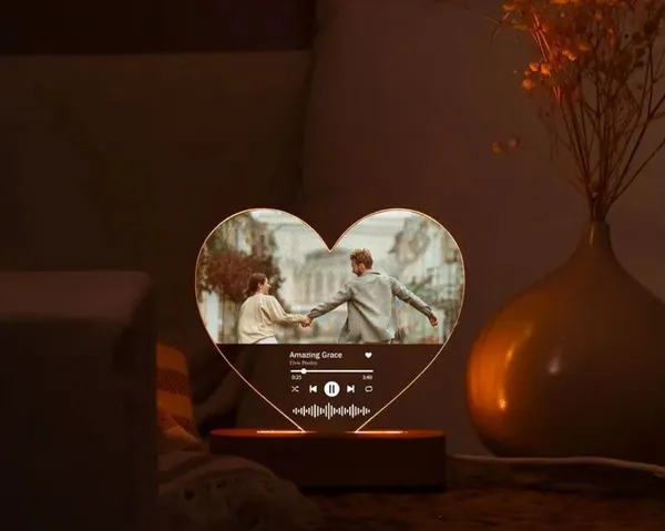 Tokens_N_Tales_Acrylic_Heart_Shape_LED_Photo_Frame