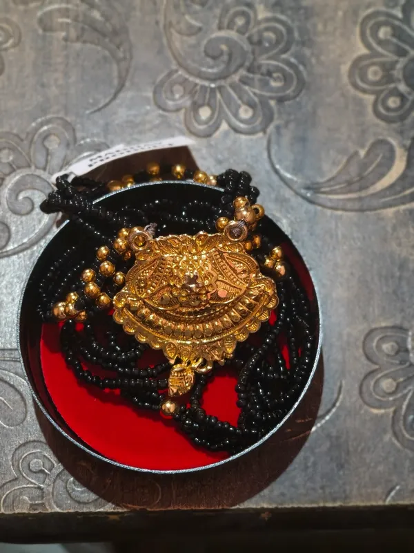 Black_Beaded_Gold_Tone_Traditional_Mangalsutra_Necklace_for_Women