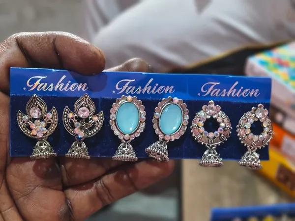 Silver-Tone_Embellished_Jhumka_Earrings_Set_For_Women