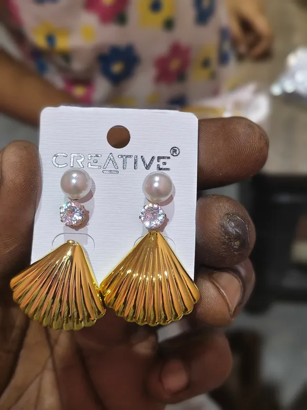 Gold-Tone_Fan_Shaped_Drop_Earrings_for_Women