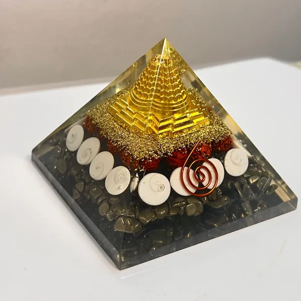 Sri_Yantra_Orgonite_Pyramid_With_Pyrite_And_Gomti_Chakra