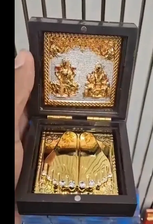 Lakshmi_Ganesh_Charan_Paduka_Golden_Red_Pooja_Box