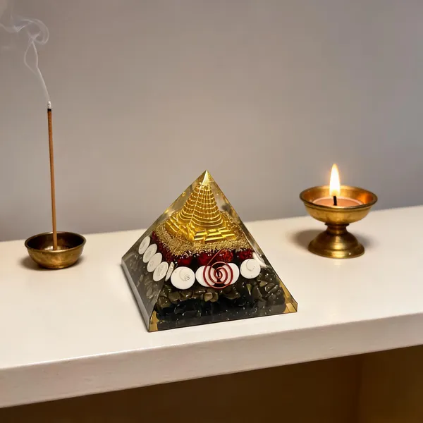 Sri_Yantra_Orgonite_Pyramid_With_Pyrite_And_Gomti_Chakra