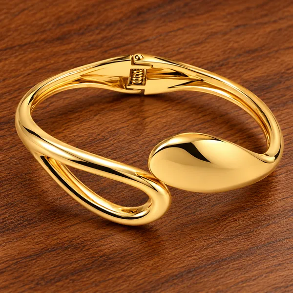 Rivsam_Golden_Sculpted_Elegance_Cuff_kada