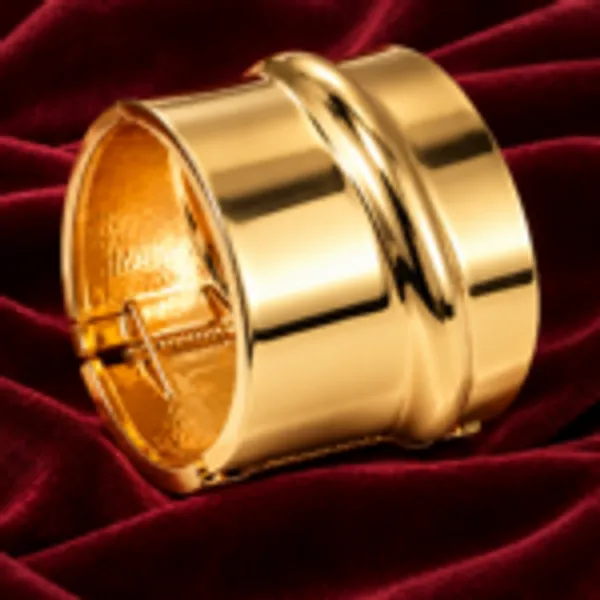 Rivsam_Golden_Sculpted_Elegance_Cuff
