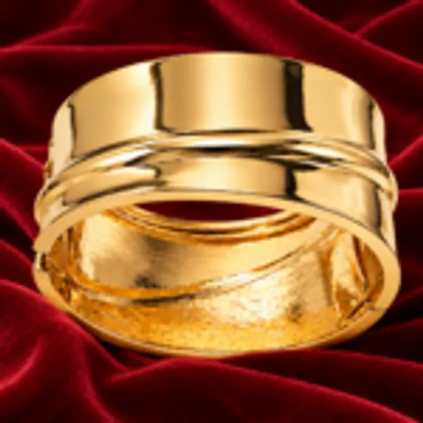 Rivsam_Golden_Sculpted_Elegance_Cuff