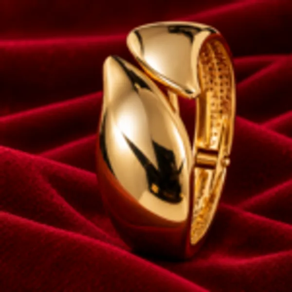 Rivsam_Golden_Wave_Sculpted_Cuff_Kada