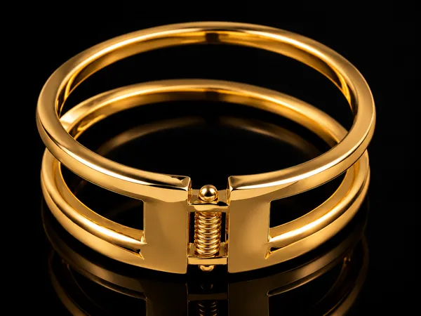 Rivsam_Golden_Sculpted_Elegance_Bangle