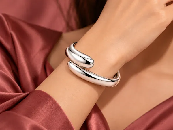Rivsam_Silver_Luxe_Sculpted_Cuff_Kada