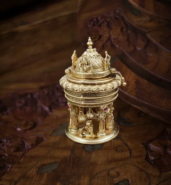 Copper_Base_With_Gold_Plated_Radhakrishna_Haladi_Kumkum_Karande