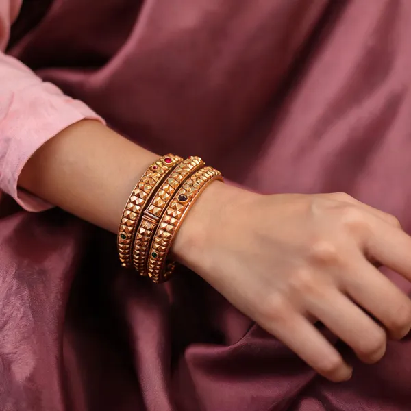 Copper_Base_With_Gold_Plated_Swrnapailu_Antique_Bangles