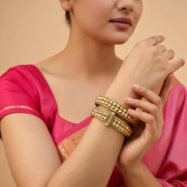 Copper_Base_With_Gold_Plated_Shrivillas_Ashtpailu_Bangles