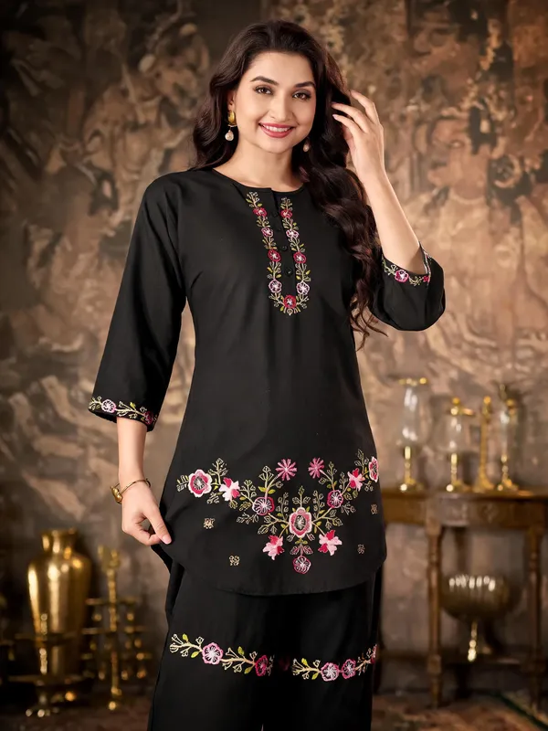 Black_Pure_Cotton_Embroidered_Kurti_With_Palazzo_For_Women