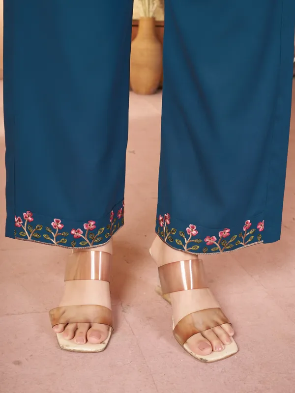 Women's_Heavy_Rayon_Ethnic_Motifs_Embroidered_Kurti_with_Palazzo