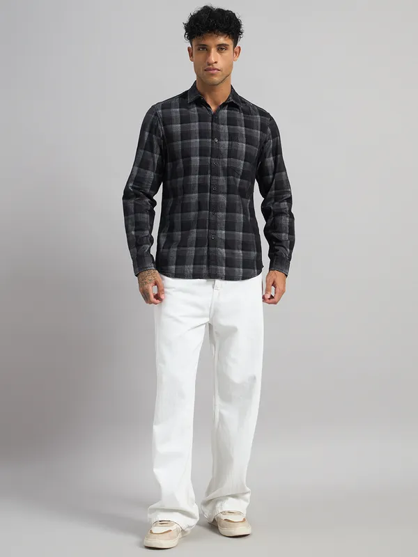 Sand_Dunes_Men_Regular_Fit_Checked_Black_Grey_Cotton_Corduroy_Full_Sleeve_Casual_Shirt