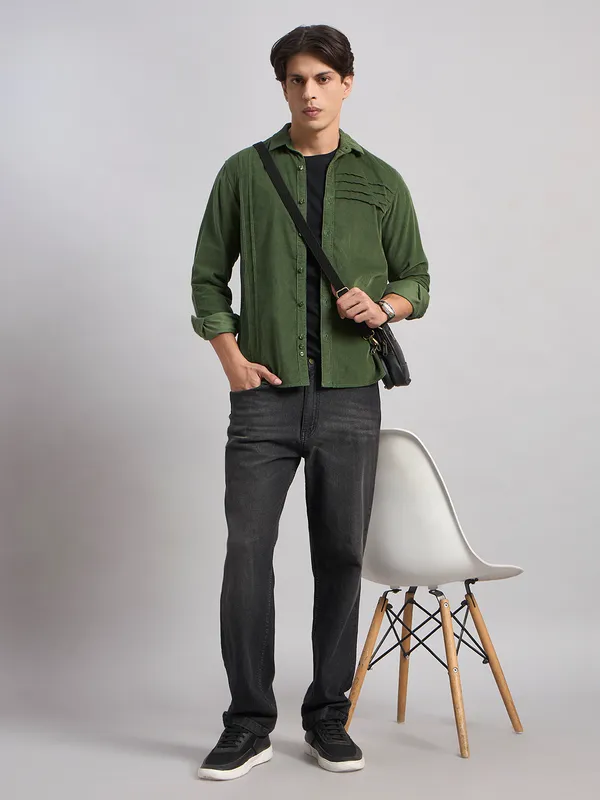 Sand_Dunes_Men_Green_Corduroy_Relaxed_Fit_Casual_Shirt