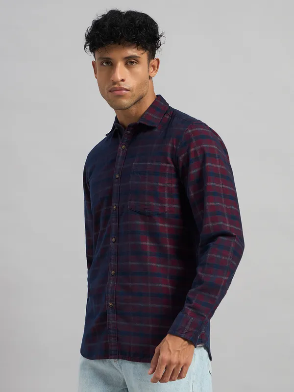 Sand_Dunes_Men_Burgundy_And_Navy_Blue_Checked_Regular_Fit_Cotton_Corduroy_Casual_Shirt