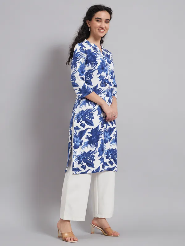 Sand_Dunes_Women_White_and_Blue_Floral_Printed_Kurti