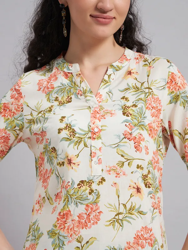 Sand_Dunes_Women_White_Floral_Printed_Straight_Rayon_Kurti