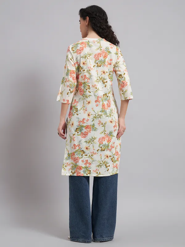 Sand_Dunes_Women_White_Floral_Printed_Straight_Rayon_Kurti