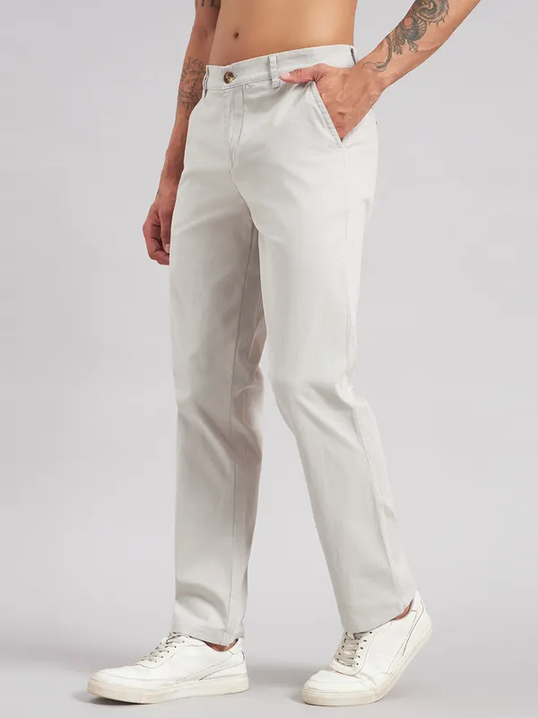 Sand_Dunes_Men_Light_Grey_Straight_Fit_Cotton_Chinos_Trousers