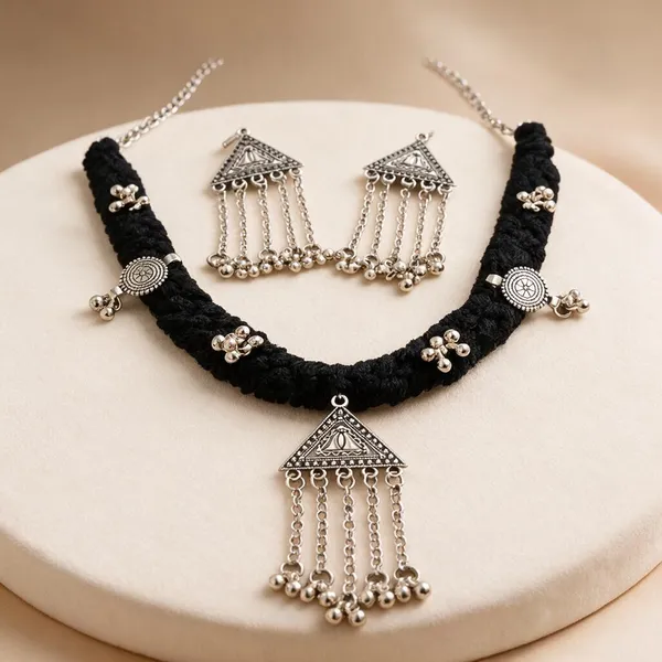 Black_Thread_Silver-Tone_Necklace_Set_for_Women