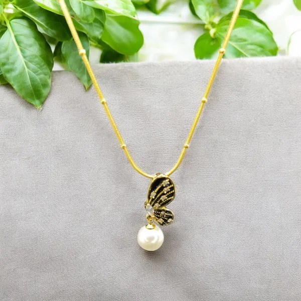 Pearl_Whimsy_Gold_Butterfly_Pendant_Necklace_With_Pearl_Drop_Default_Title