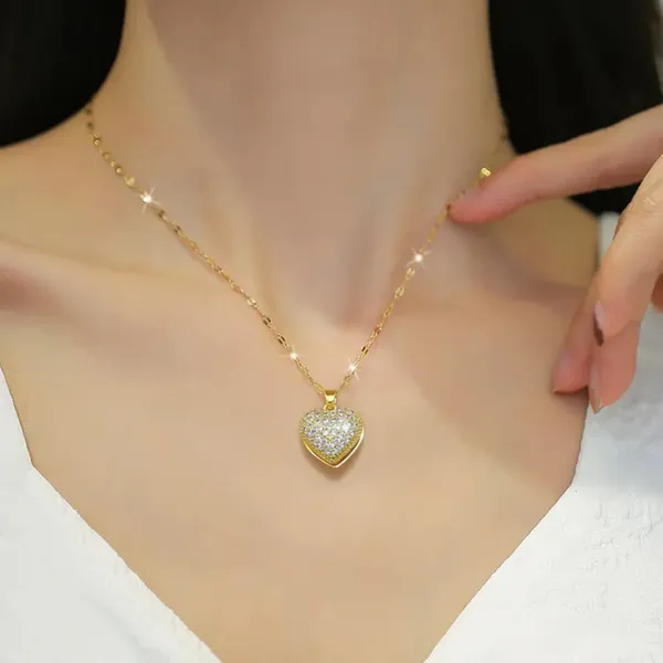 Frosted_Bloom_Crystal_Pearl_Heart_Necklace_Default_Title