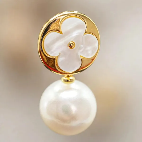 Lunar_Luck_White_Clover_Pearl_Drop_Earrings_Default_Title