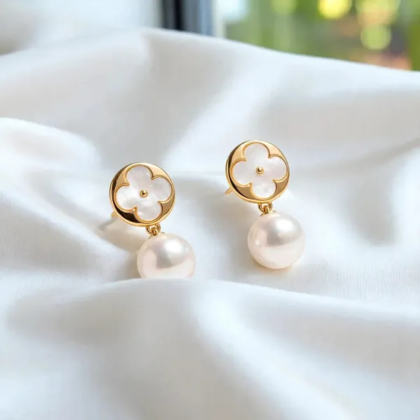 Lunar_Luck_White_Clover_Pearl_Drop_Earrings_Default_Title