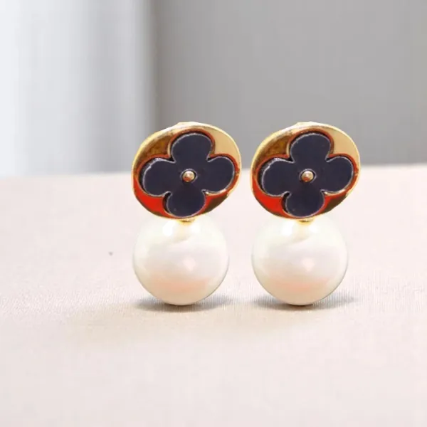 Luna_Bloom_Black_Clover_Pearl_Drop_Earrings_Default_Title