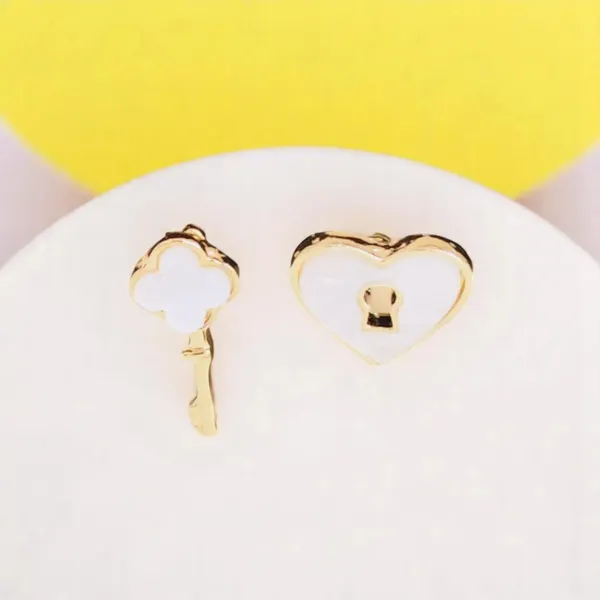 Lovebond_White_Heart_Stud_Earrings_Default_Title